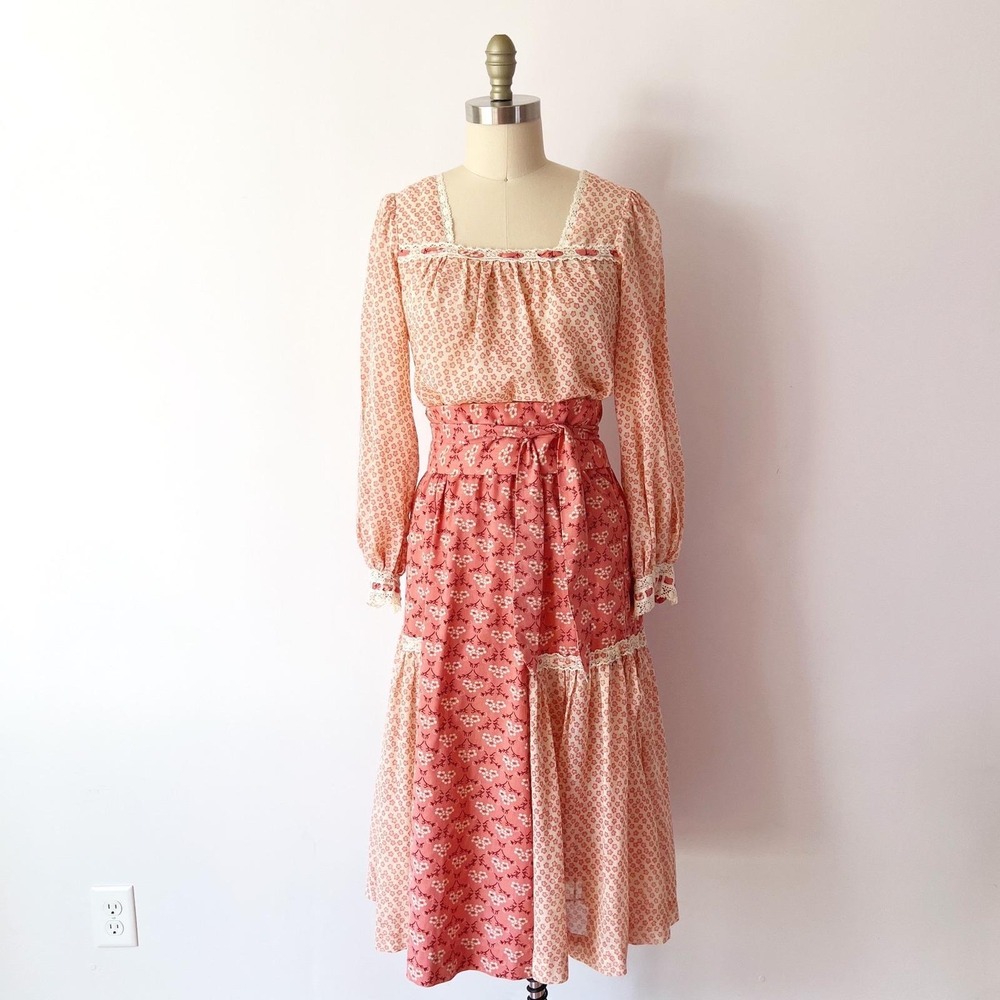 SIZE S/M‎ 1970s Pink Floral Two Piece Set Lace Trim Prairie Midi Skirt Blouse